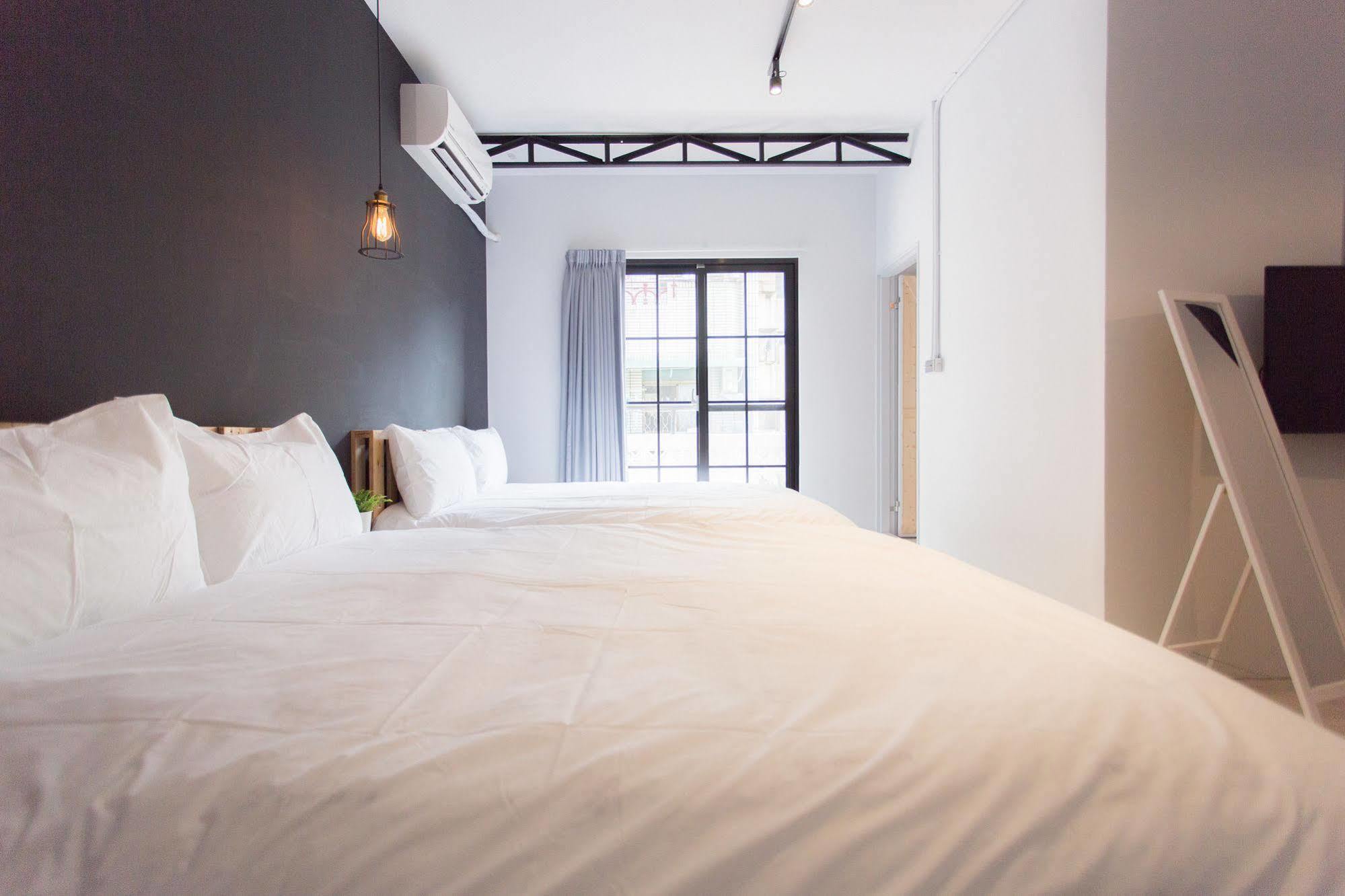เบิร์ดอาย การ์เดน Bed & Breakfast ไถหนาน ภายนอก รูปภาพ